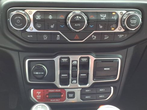 Used 2018 Jeep Wrangler Unlimited Rubicon AWD/4WD image 16