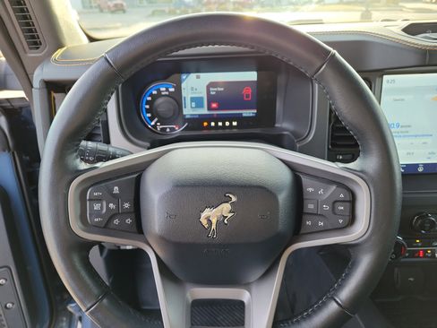 Used 2024 Ford Bronco Badlands image 21