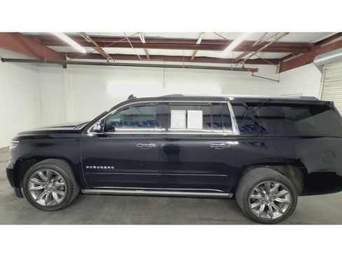 Used 2019 Chevrolet Suburban Premier RWD image 5