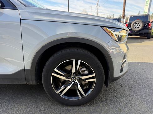 Used 2024 Volvo XC40 B5 Core AWD/4WD image 9