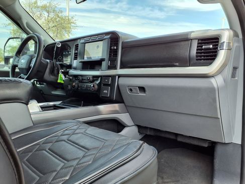 Used 2024 Ford F250 XLT w/ FX4 Off-Road Package AWD/4WD image 12