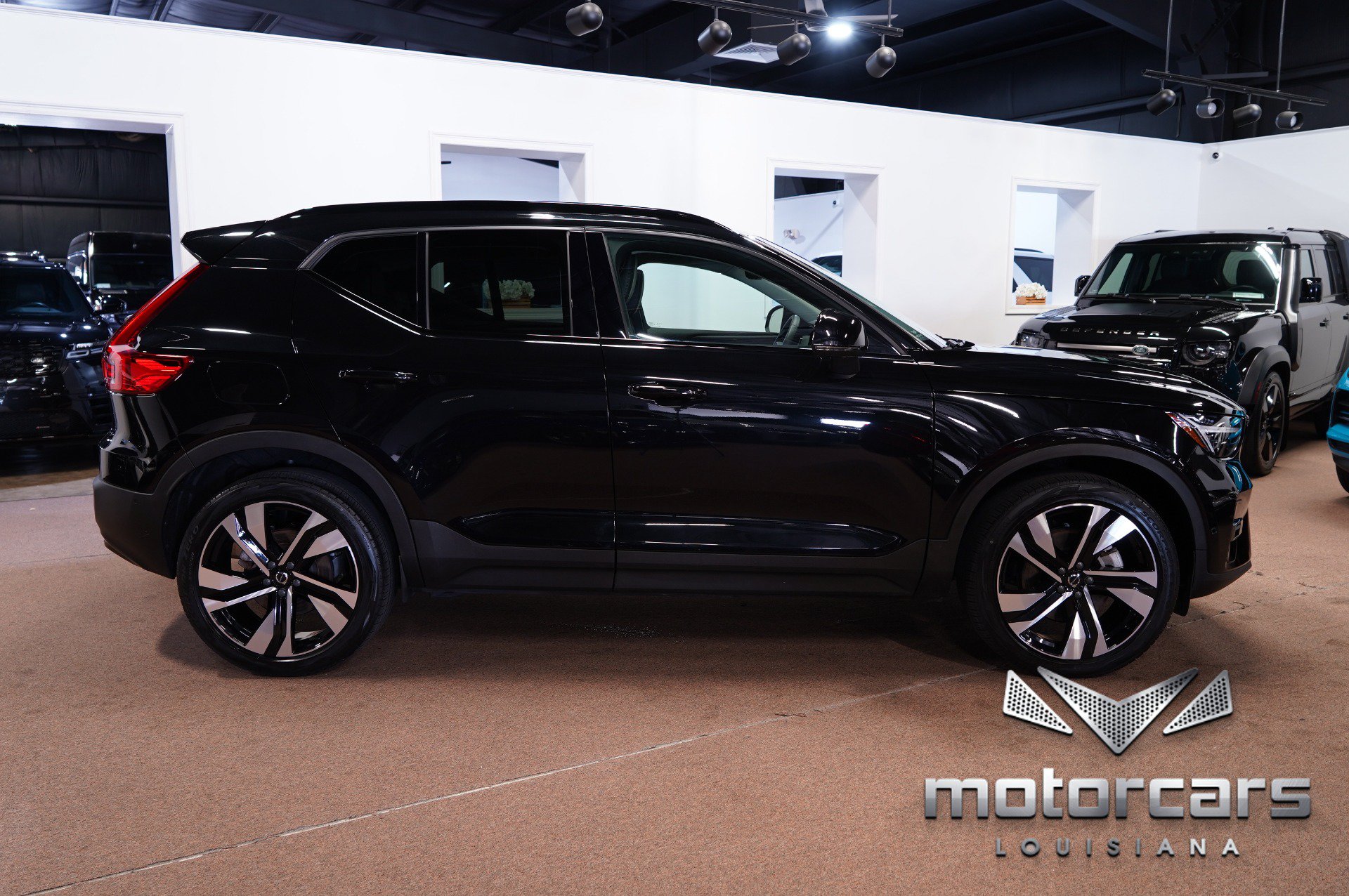 Used 2024 Volvo XC40 B5 Plus w/ Protection Package Premier AWD/4WD image 8
