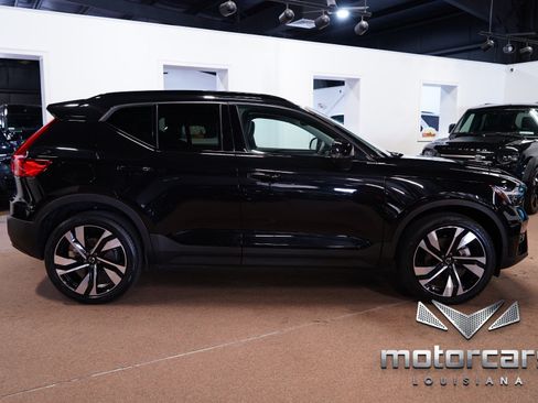 Used 2024 Volvo XC40 B5 Plus w/ Protection Package Premier AWD/4WD image 8