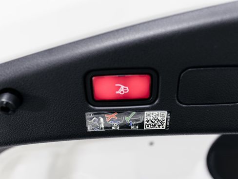 Used 2024 Mercedes-Benz CLE 300 4MATIC Cabriolet image 30