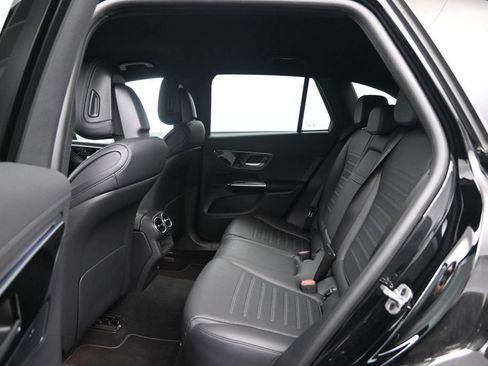 Used 2024 Mercedes-Benz GLC 300 4MATIC image 24