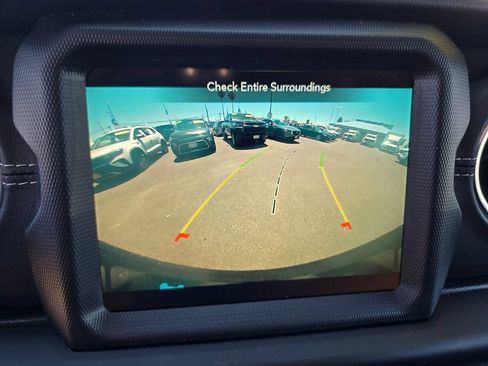Used 2022 Jeep Wrangler Unlimited Sahara AWD/4WD image 8