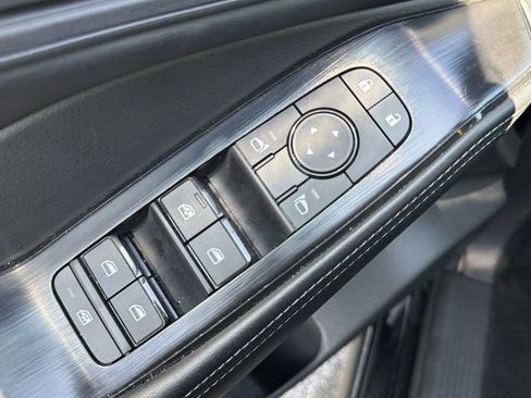 Certified 2025 Nissan Rogue SV image 18