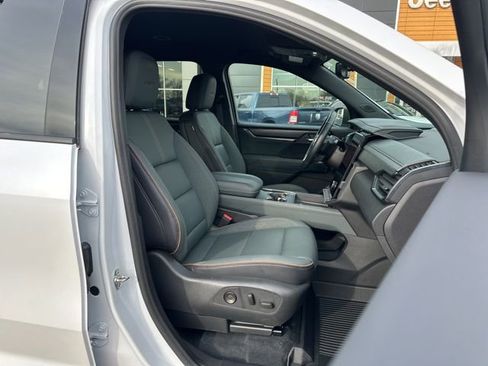 Used 2024 GMC Acadia AT4 image 33