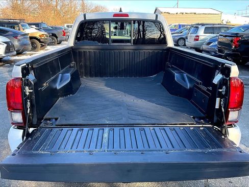 Certified 2022 Toyota Tacoma SR5 image 30