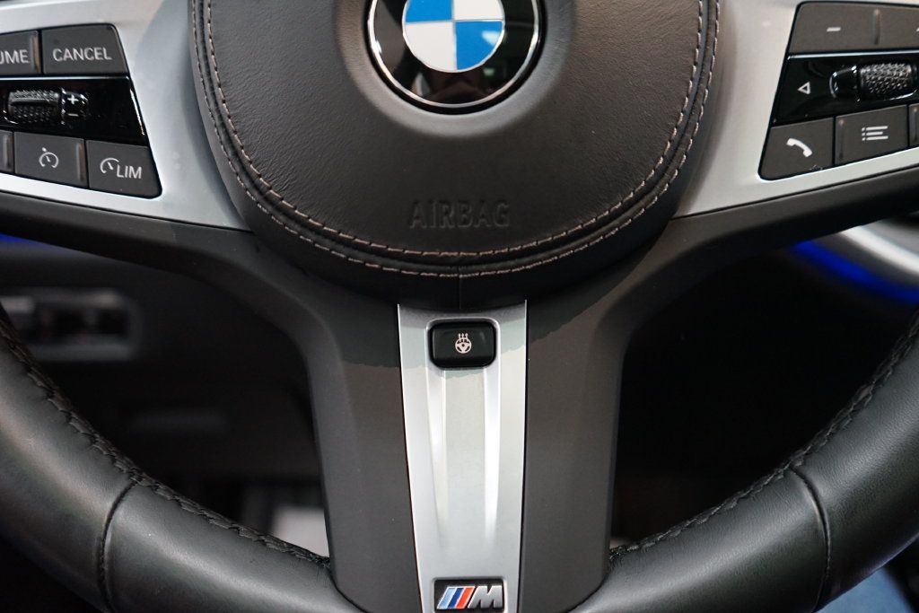 Used 2022 BMW X7 xDrive40i w/ M Sport Package AWD/4WD image 39