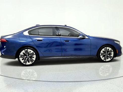 Used 2026 BMW 530i RWD image 9