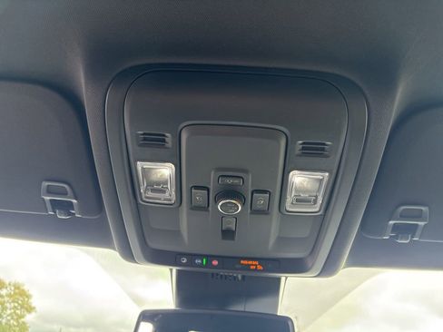 New 2025 Chevrolet Suburban Premier image 21