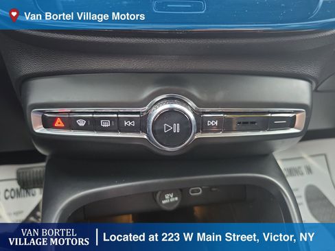 Used 2023 Volvo XC40 B5 Ultimate image 21