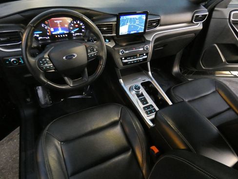 Used 2020 Ford Explorer XLT w/ Equipment Group 202A image 24