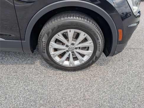 Used 2018 Volkswagen Tiguan SE w/ Panoramic Sunroof Package AWD/4WD image 9