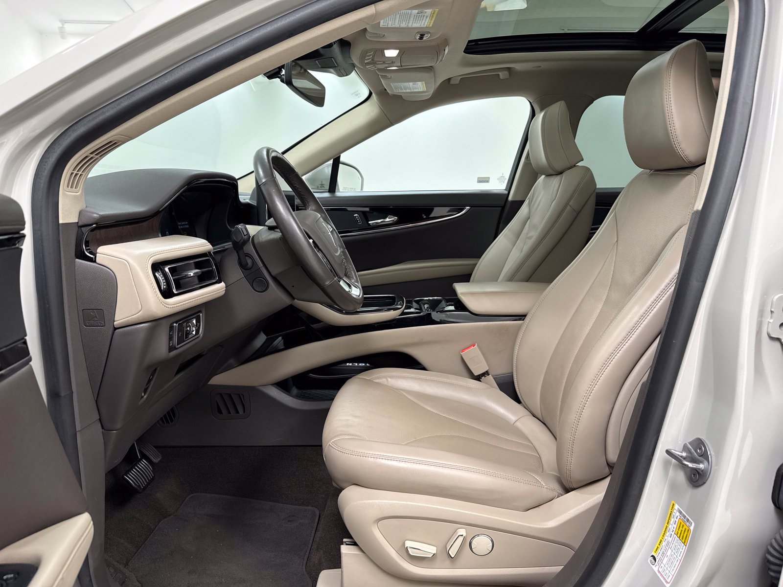 Used 2023 Lincoln Nautilus Reserve FWD image 17