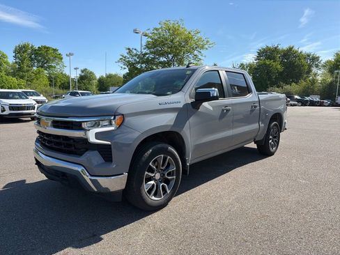 Used 2024 Chevrolet Silverado 1500 LT AWD/4WD image 5