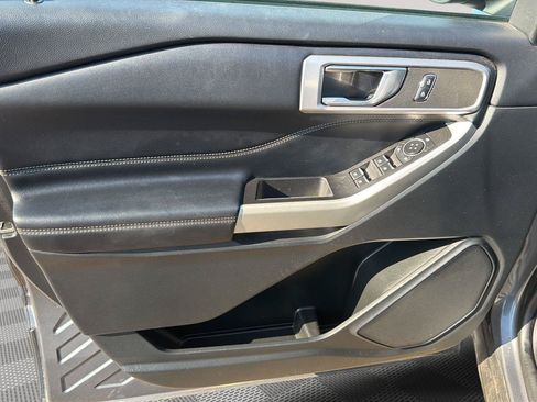 Used 2022 Ford Explorer XLT RWD image 13