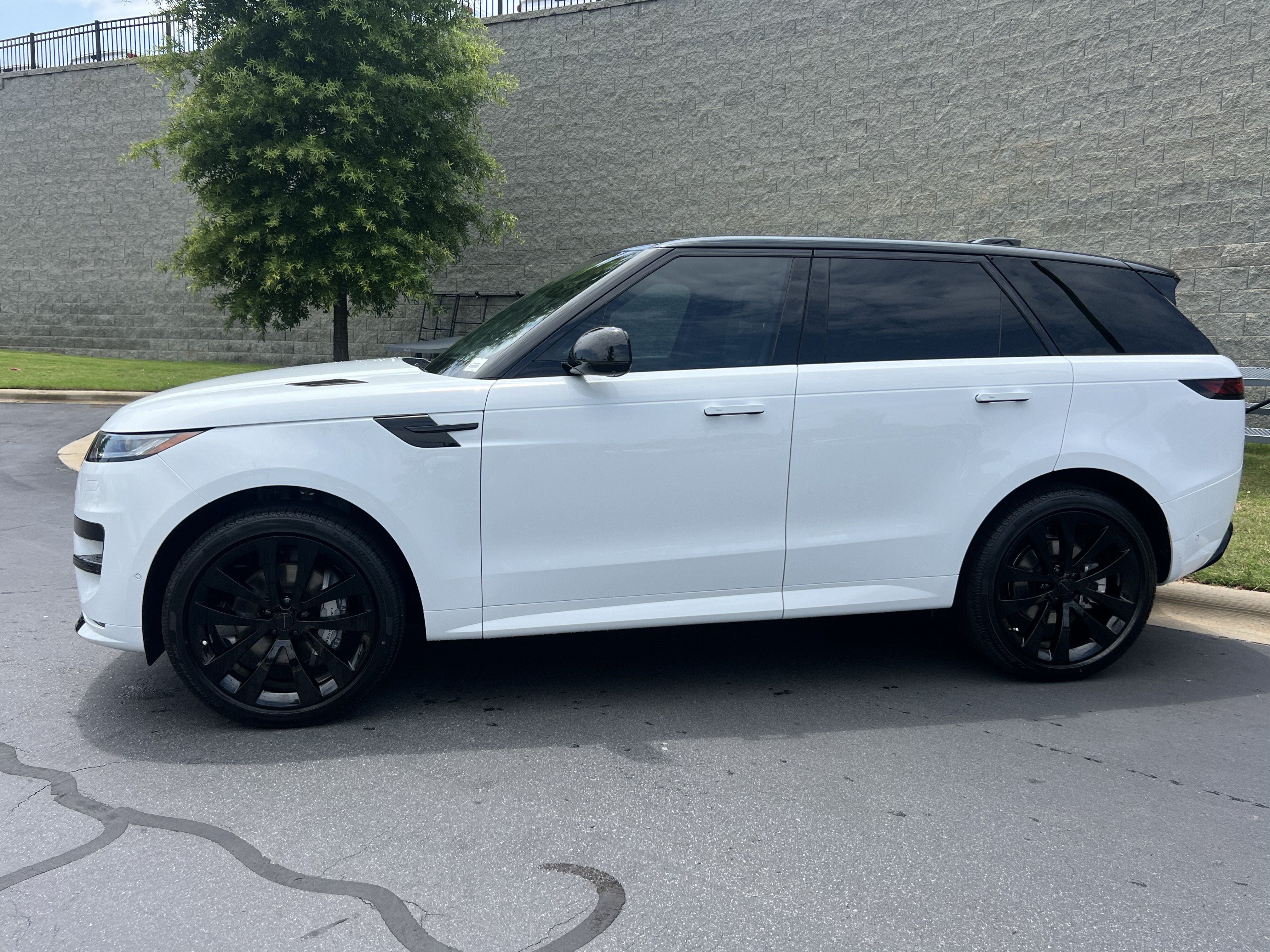 New 2026 Land Rover Range Rover Sport Dynamic SE AWD/4WD image 4