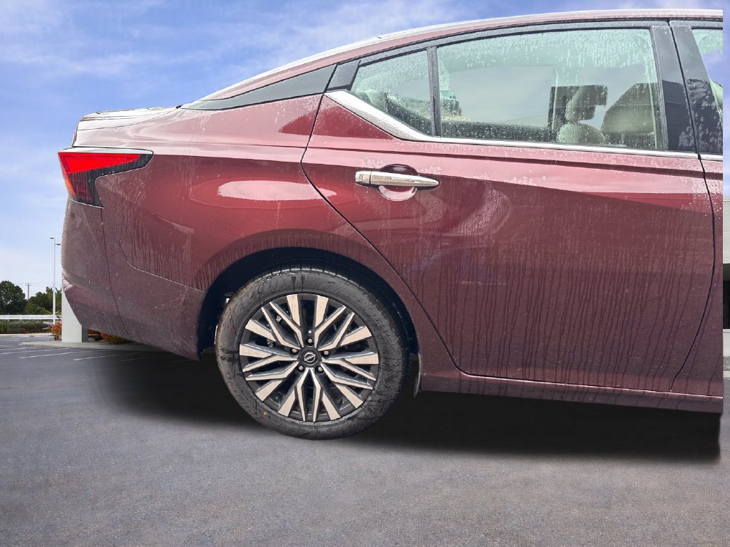 Used 2025 Nissan Altima 2.5 SV FWD image 30