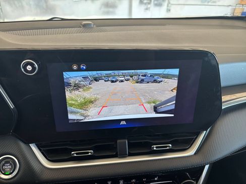 Used 2025 Chevrolet Equinox LT FWD image 19