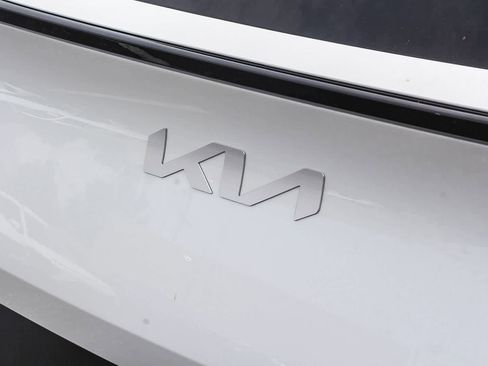 Used 2023 Kia Sportage LX image 11