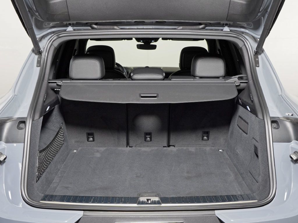 Certified 2024 Porsche Cayenne AWD/4WD image 45