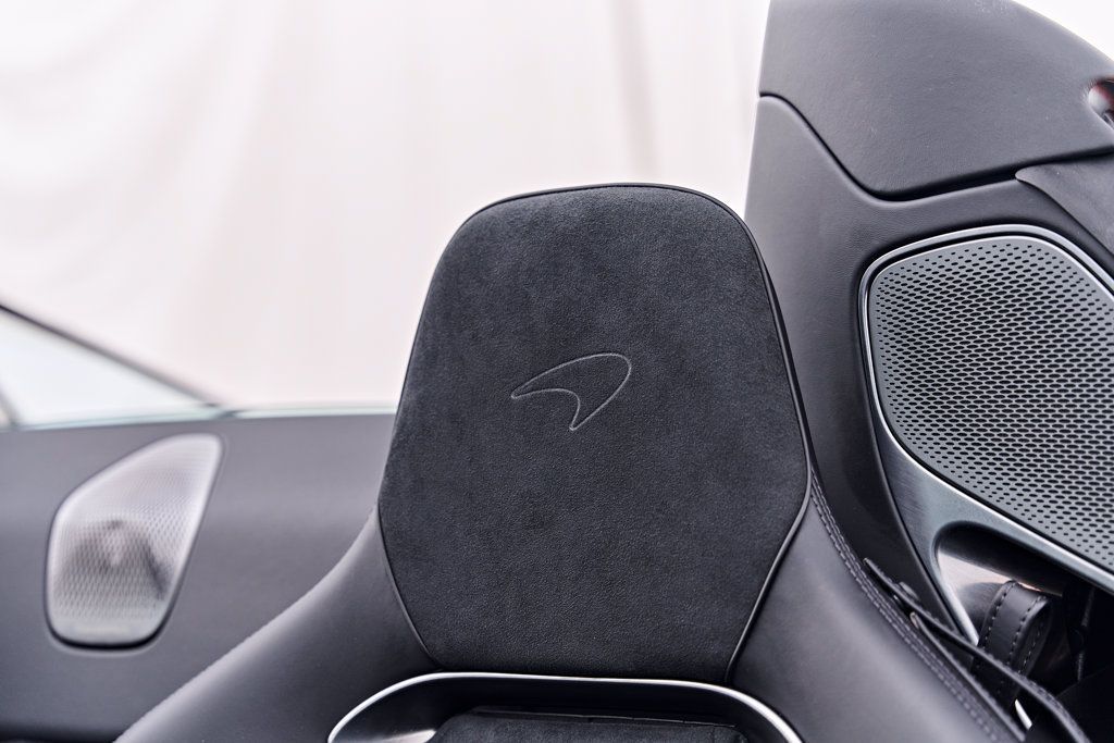 Used 2025 McLaren Artura Spider RWD image 51