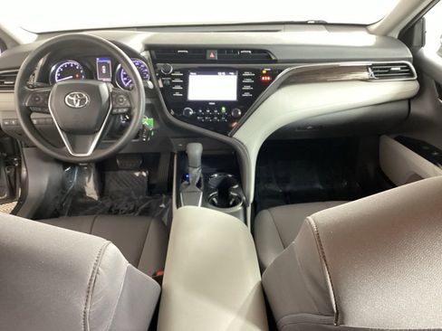 Used 2020 Toyota Camry LE image 17
