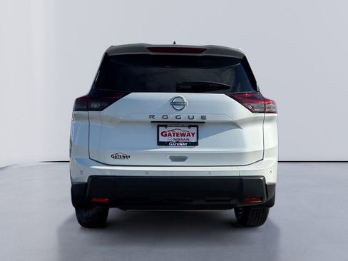 Used 2025 Nissan Rogue S image 4