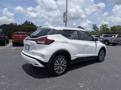 Used 2024 Nissan Kicks SV FWD image 3