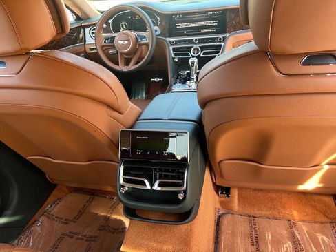 Used 2026 Bentley Flying Spur Plug-In Hybrid AWD/4WD image 8