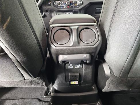 Used 2025 Jeep Wrangler Unlimited Sahara image 13