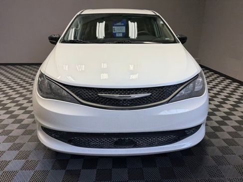 Used 2024 Chrysler Voyager LX image 4
