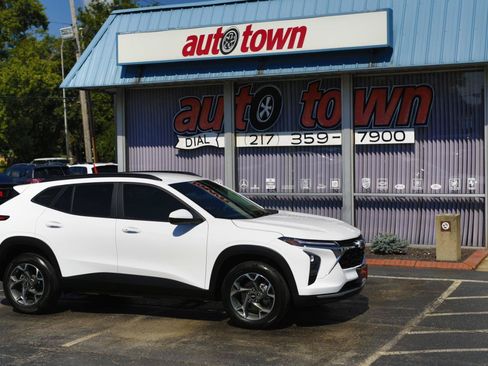 Used 2024 Chevrolet Trax LT w/ Driver Confidence Package FWD image 22