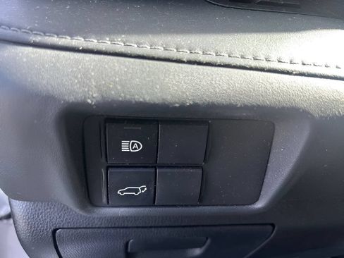 Used 2022 Toyota Highlander XLE AWD/4WD image 23