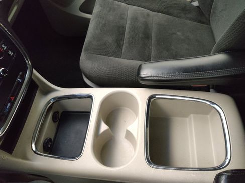 Used 2016 Dodge Grand Caravan SXT FWD image 26
