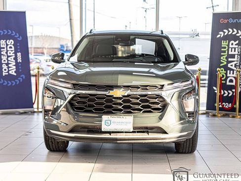 Used 2025 Chevrolet Trax LT w/ Driver Confidence Package FWD image 2