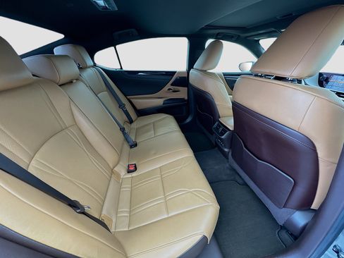 Used 2021 Lexus ES 300h w/ Accessory Package FWD image 19