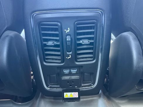 Used 2022 Jeep Grand Cherokee Limited AWD/4WD image 27