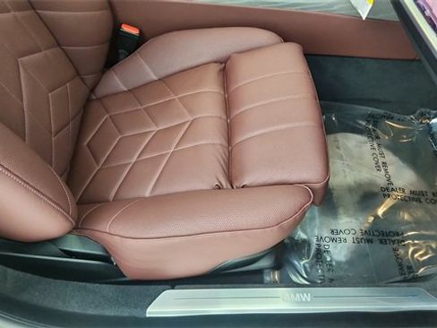 Used 2025 BMW i7 eDrive50 image 24