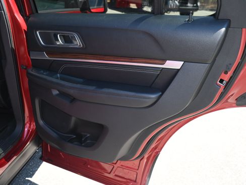 Used 2018 Ford Explorer Limited w/ Equipment Group 301A FWD image 21