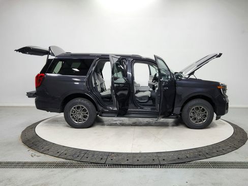New 2026 Ford Expedition Active image 16
