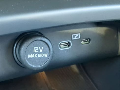 Used 2026 Volvo XC40 B5 Plus w/ Protection Package Premier image 29