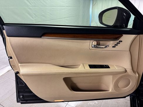 Used 2013 Lexus ES 300h image 15