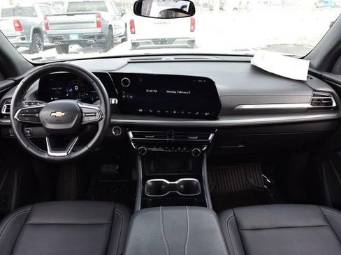 Used 2025 Chevrolet Traverse LT image 7
