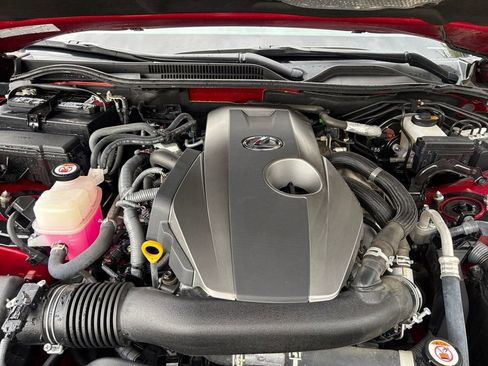 Used 2022 Lexus RC 300 w/ Accessory Package RWD image 18