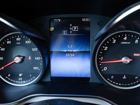 Used 2022 Mercedes-Benz GLC 300 4MATIC w/ Premium Package Lite image 3