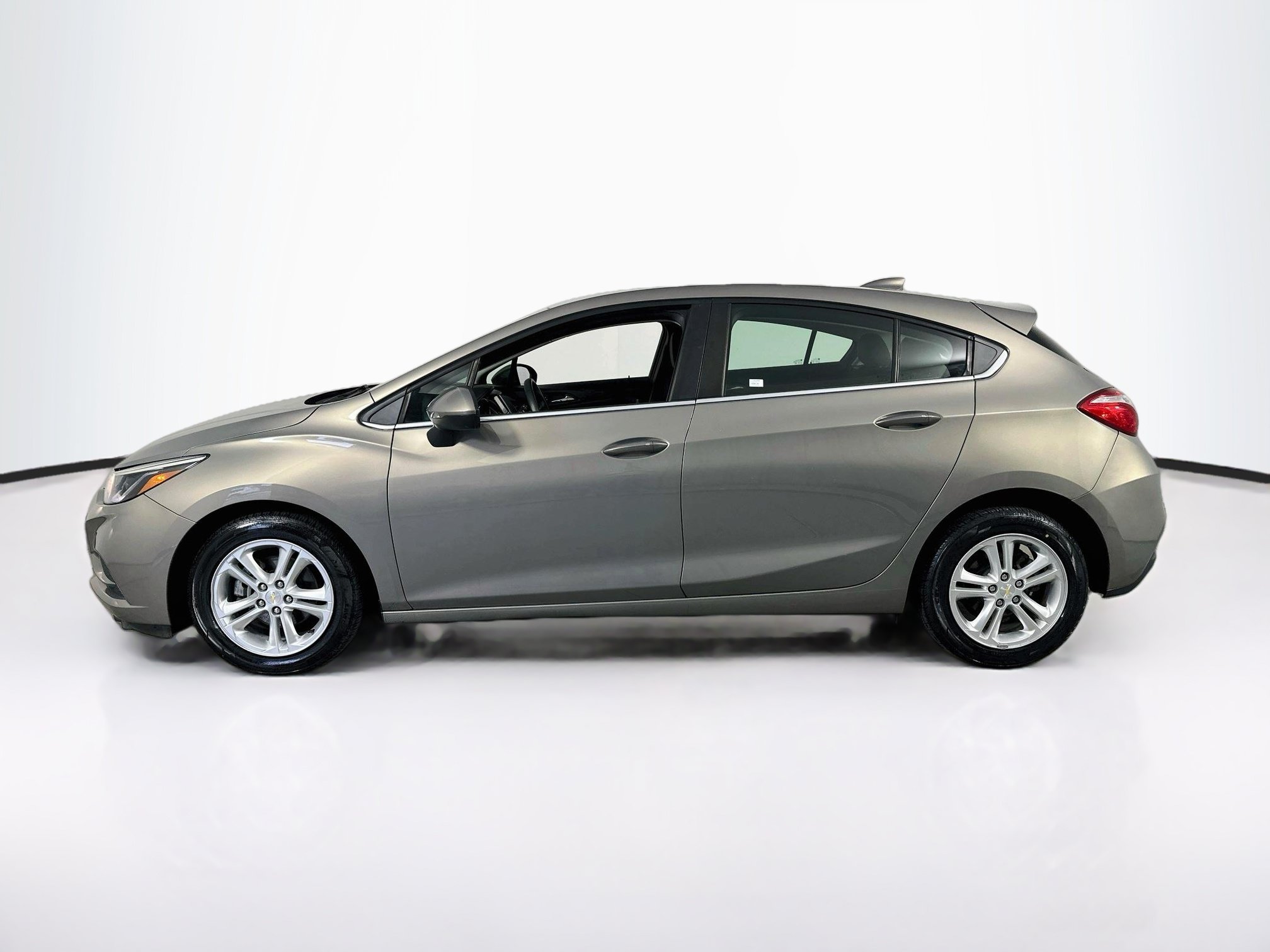 Used 2018 Chevrolet Cruze LT w/ Convenience Package FWD image 8