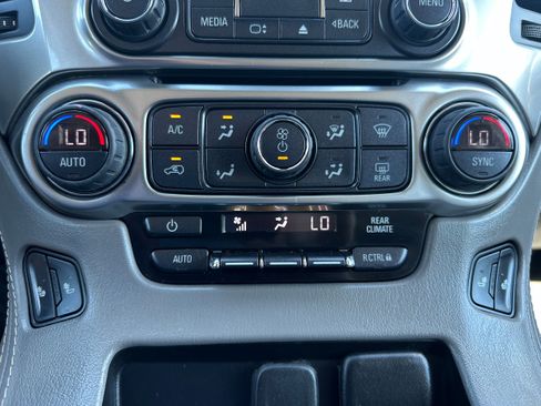 Used 2020 Chevrolet Suburban LT w/ Luxury Package AWD/4WD image 20